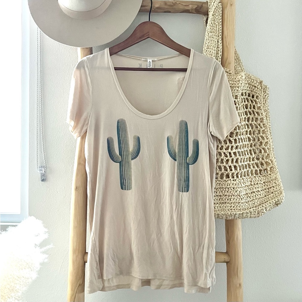 🦋 PINK super soft beige cactus scoop tshirt